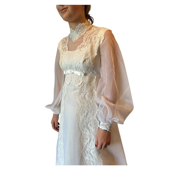 Vintage 1970s Sheer Lace High Neck Bridal Wedding Gown with Bow Detail 
 XS - Picture 11 of 17